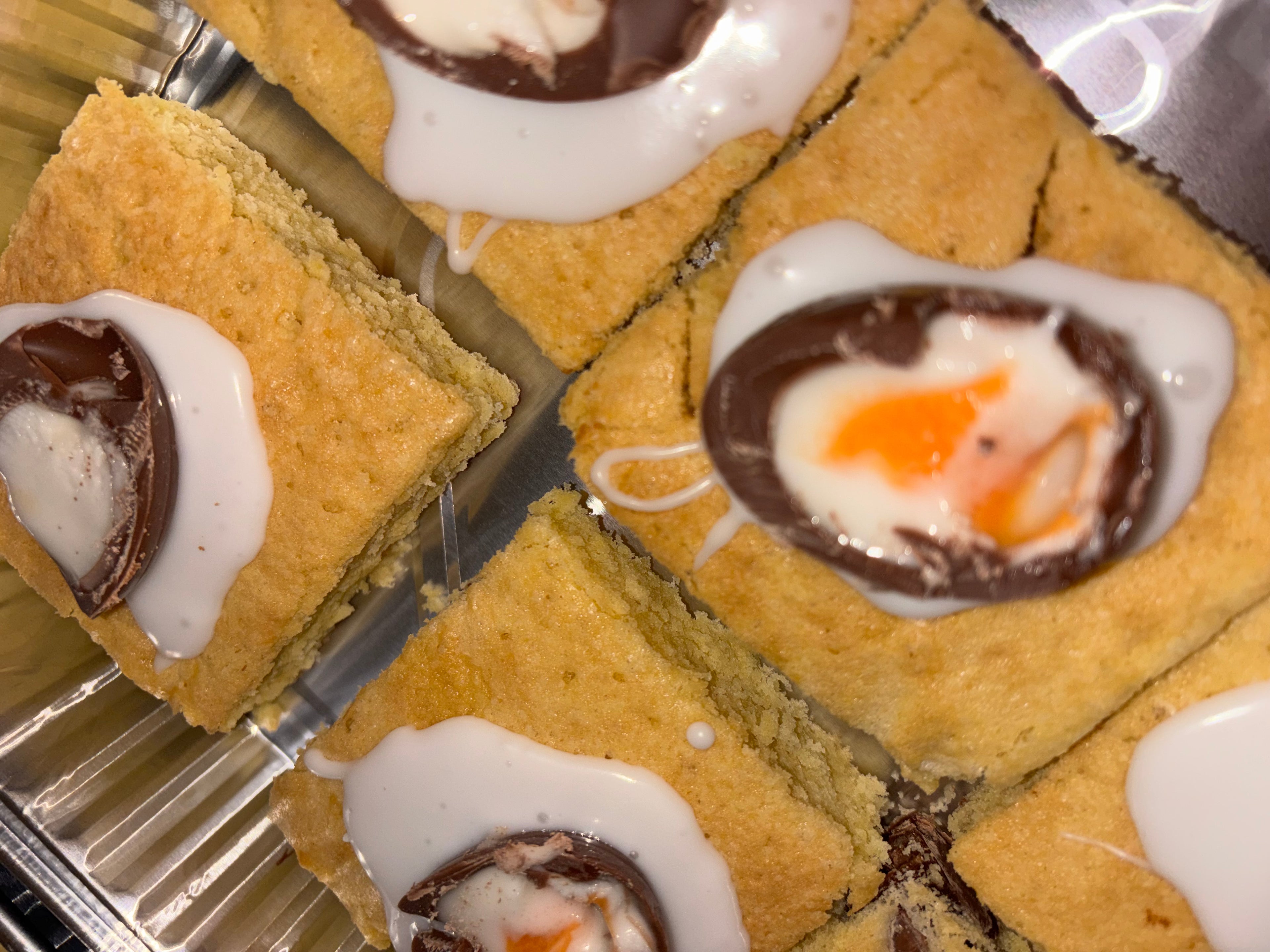 Crème Egg blondies