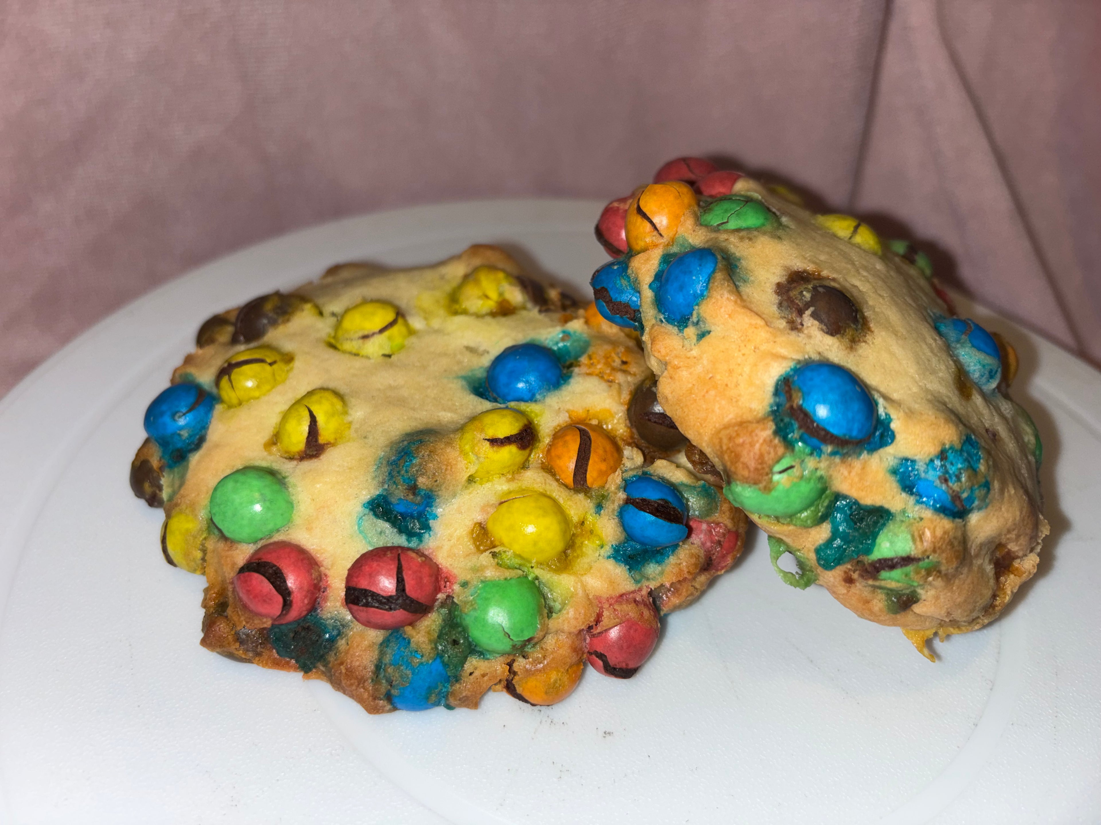 Crispy M&M Stuffed Cookid
