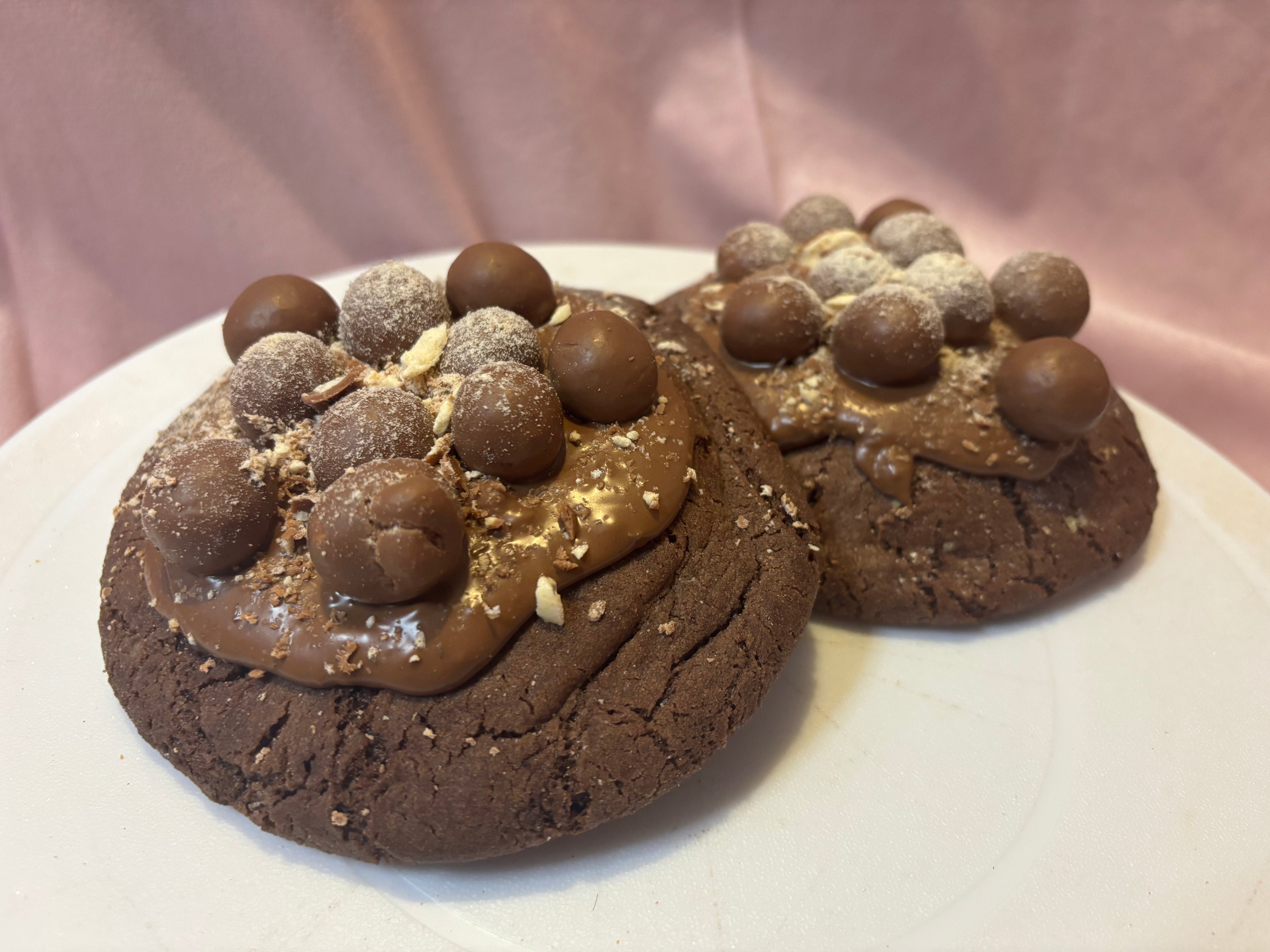 Malteser Stuffed Cookie